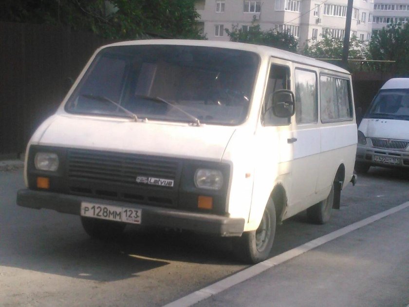 РАФ 2203 желтый с белой