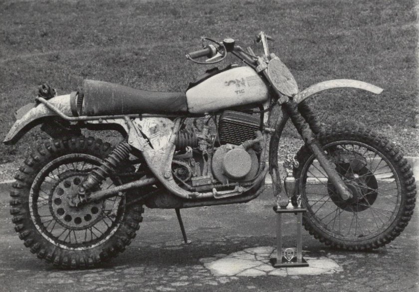 Ретро эндуро мотоцикл