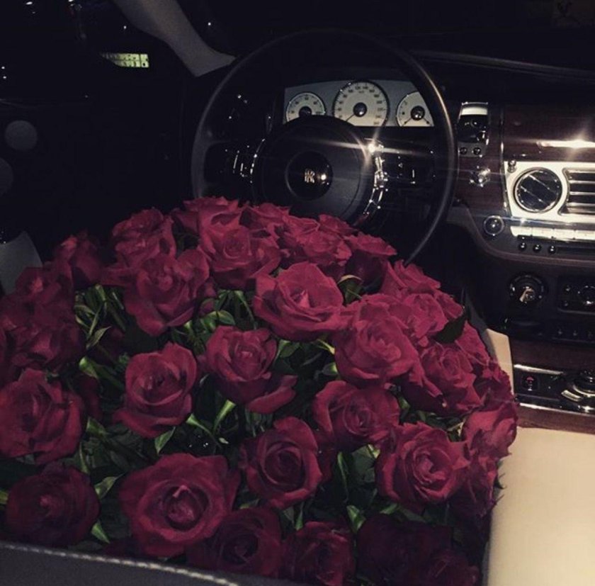 Цветы в машине