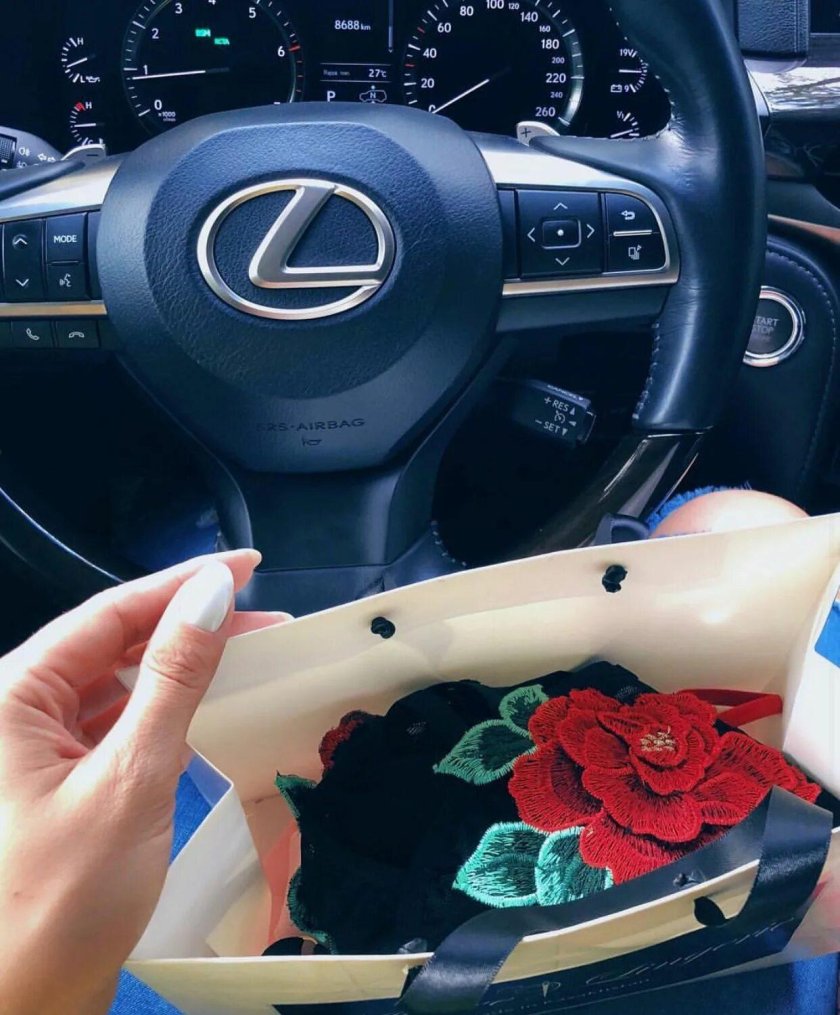 За рулем Лексуса