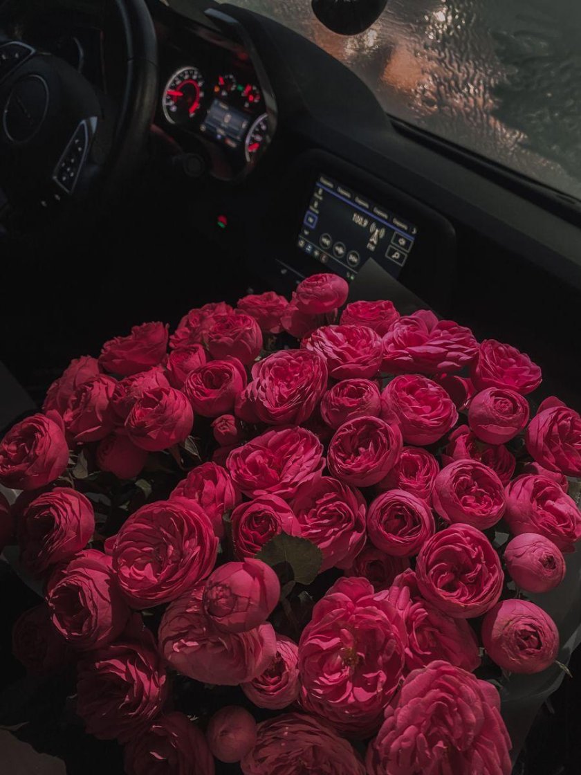 Цветы в машине