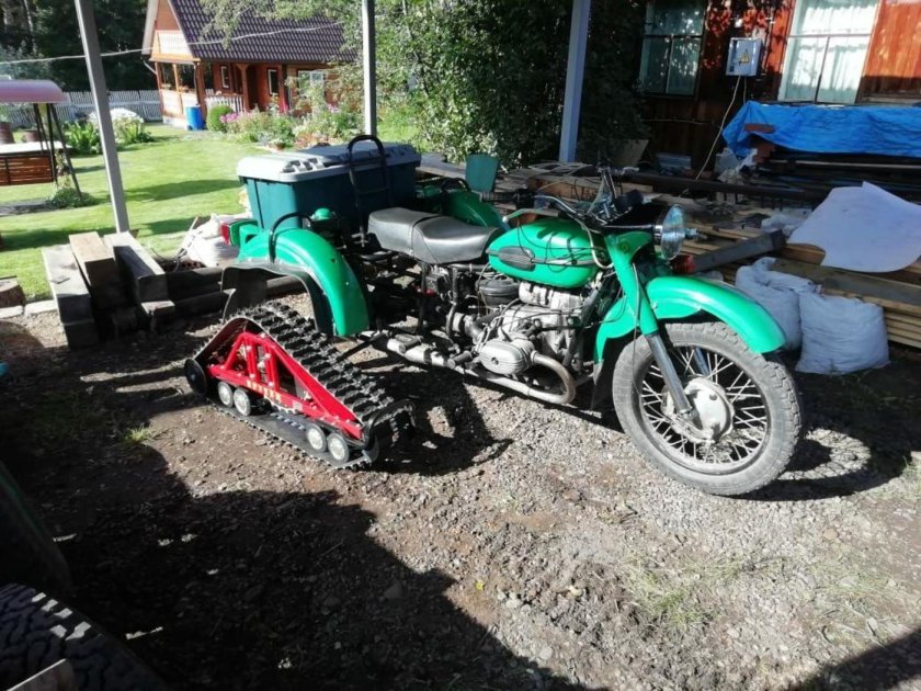 Мотоцикл Урал на гусеницах