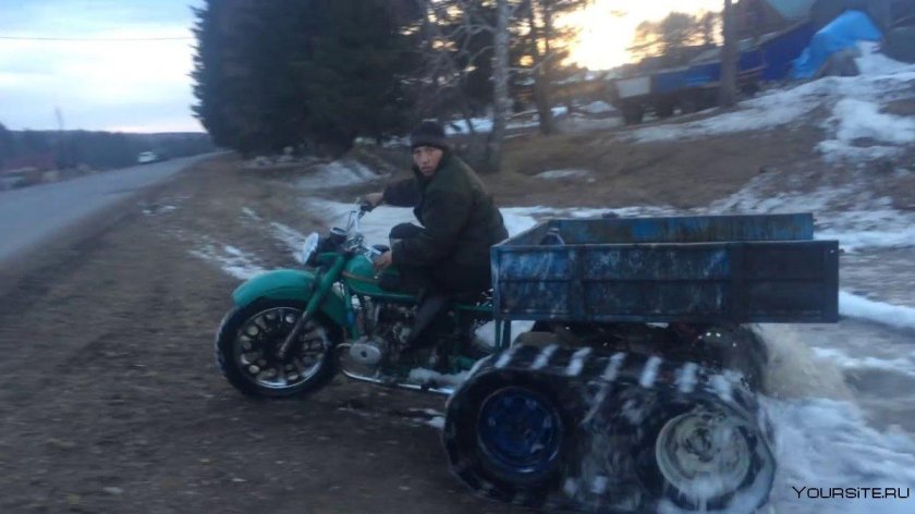 Мотоцикл Урал на гусянках