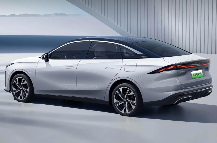 Geely седан 2023