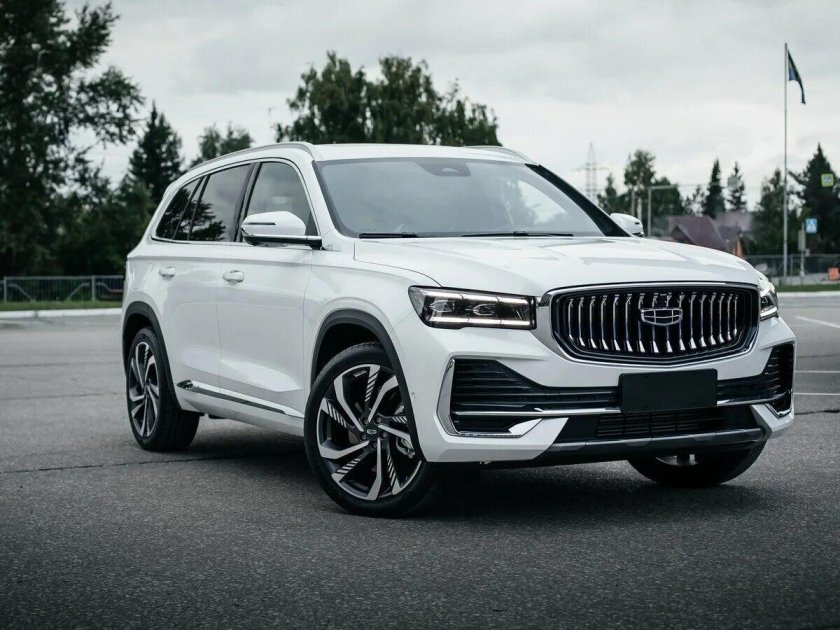 Белый Geely Monjaro 2.0 at (238 л.с.) 4wd