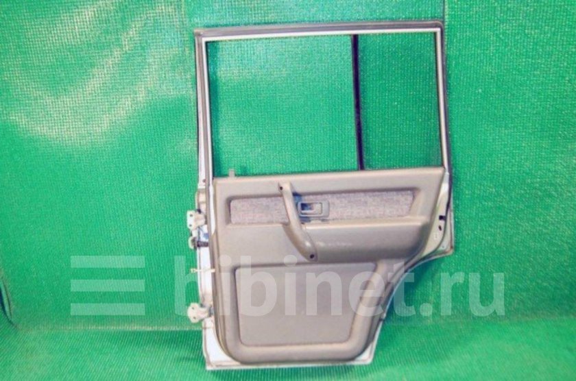 Обшивка задней двери Исузу аксиом