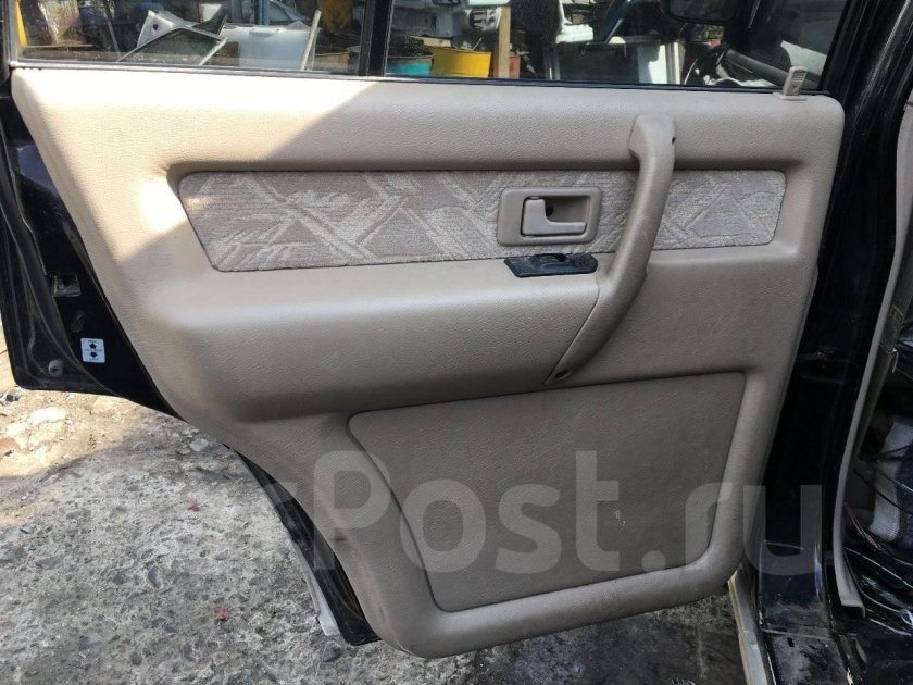 Opel Monterey 1992 обшивка двери