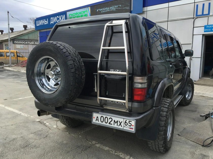 Лестница Isuzu Bighorn