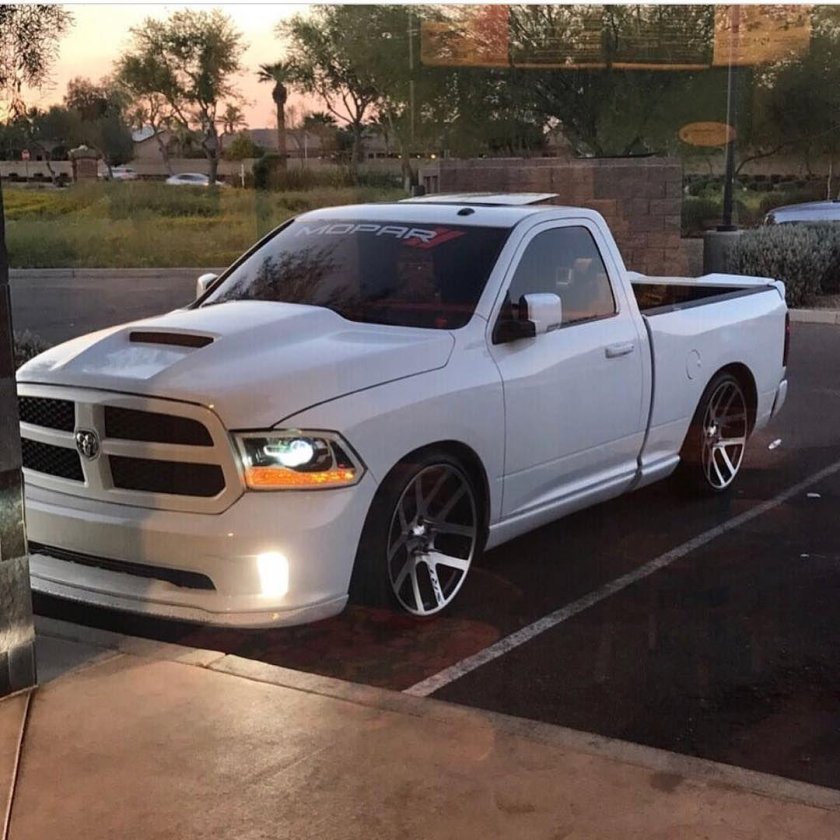 Dodge Ram заниженный