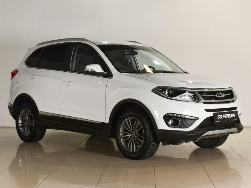 Машина белая chery tiggo 5
