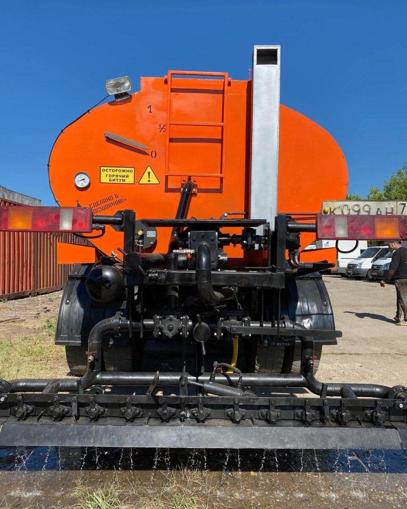 КАМАЗ поливомоечная машина