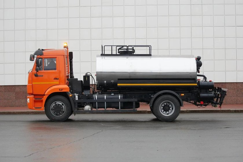 Автогудронатор ДС-43253