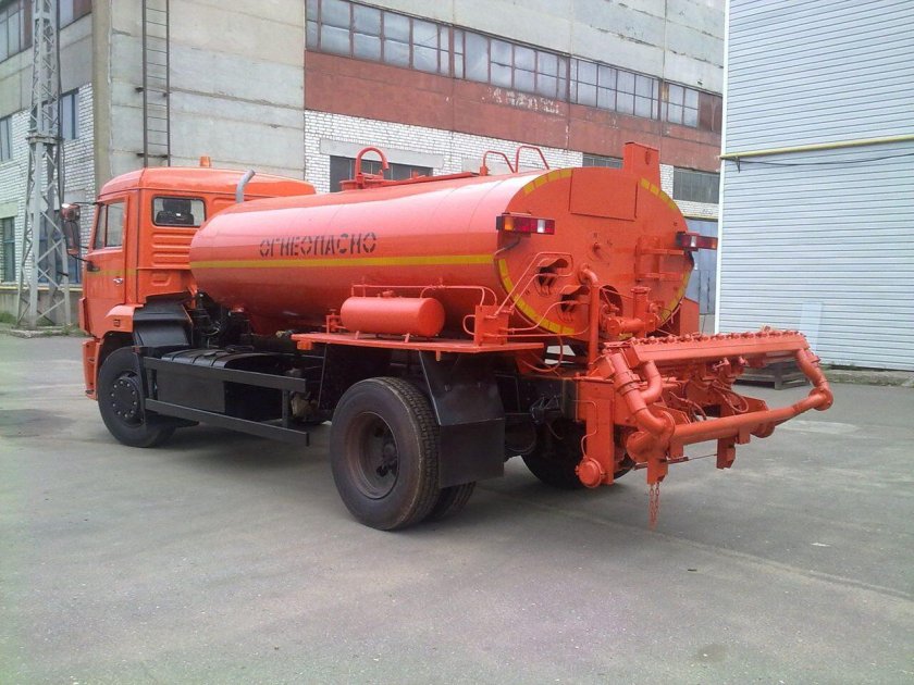 Автогудронатор КАМАЗ 43253
