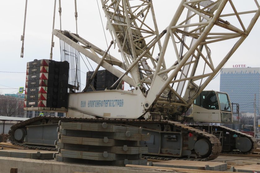 Гусеничный кран liebherr lr