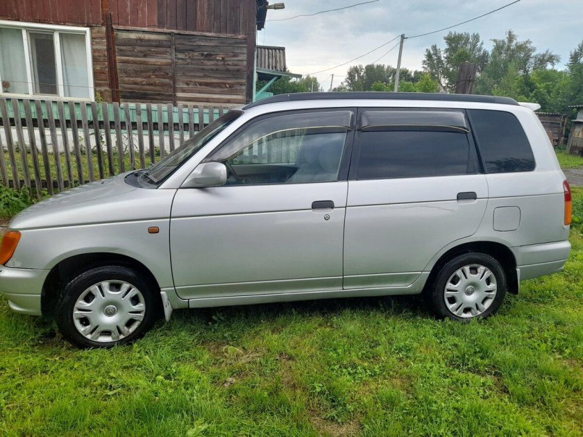 Daihatsu pyzar 1999