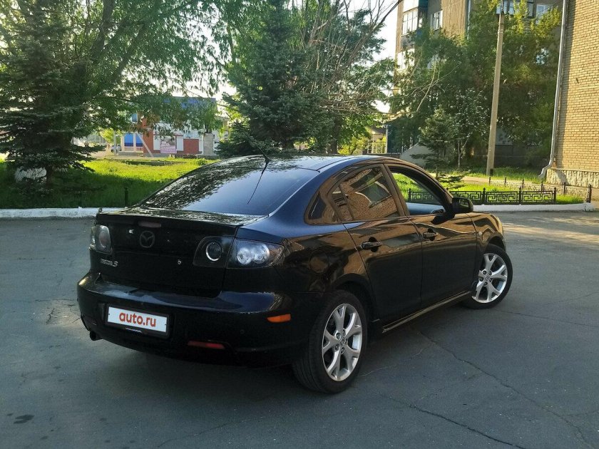 Mazda 3 черная седан