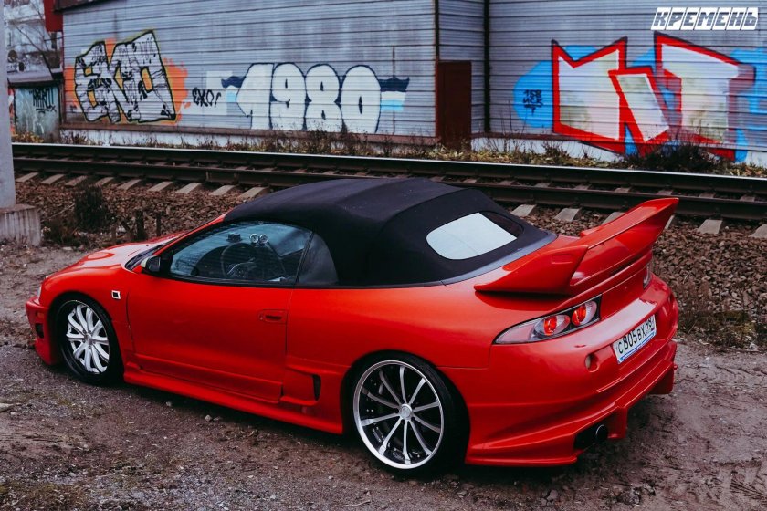 Mitsubishi Eclipse 2