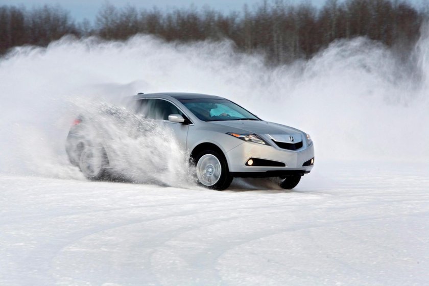 Машина зимой