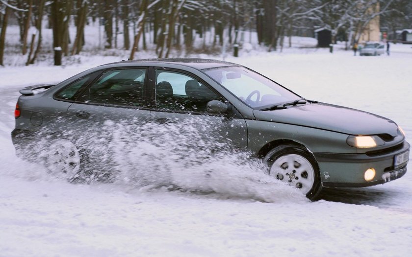 Матиз буксует в снегу