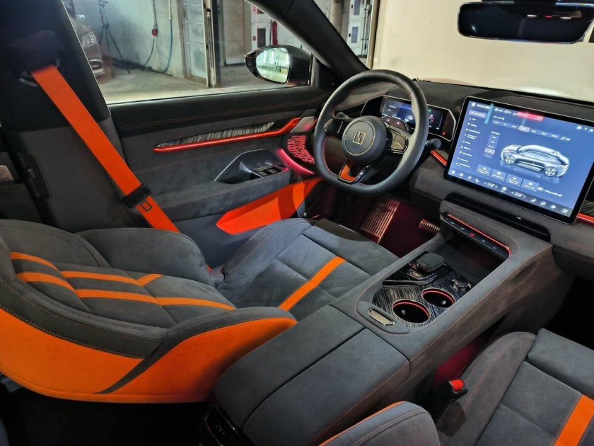 Автомобиль zeekr 001