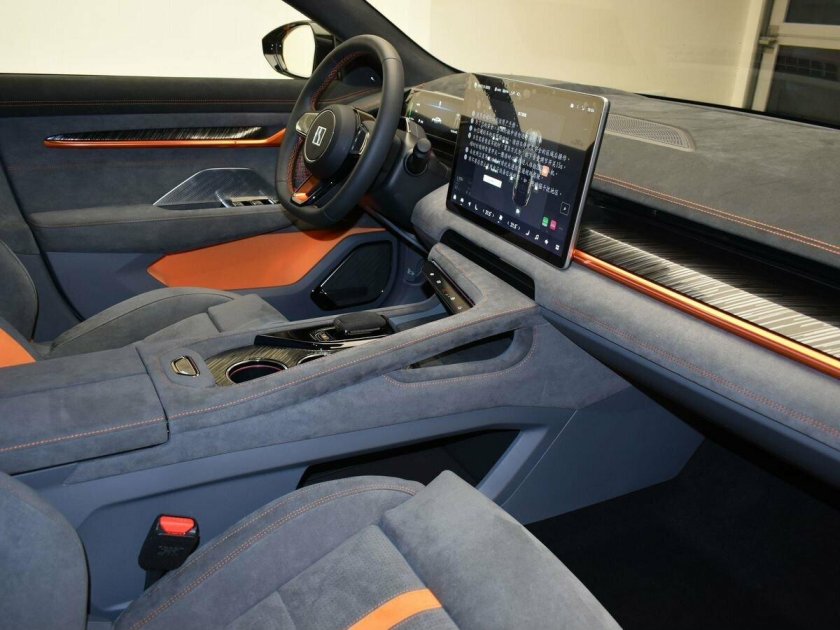 Zeekr 001 салон