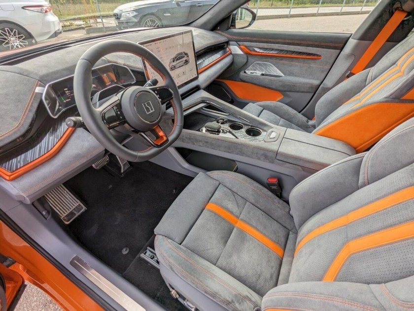 Zeekr 001 100 KWH 2023 оранжевый салон