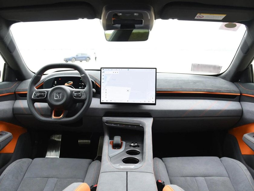 Zeekr 001 салон