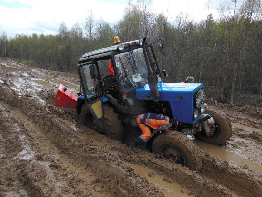 МТЗ 1221 В грязи