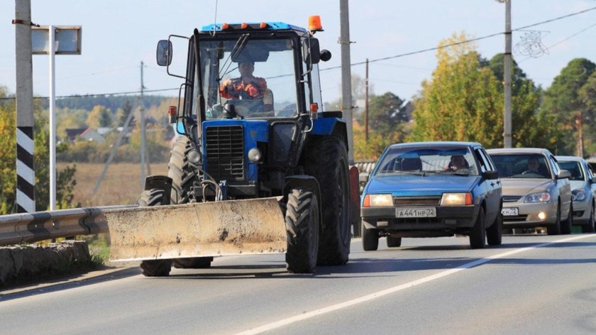 Трактор дорожный