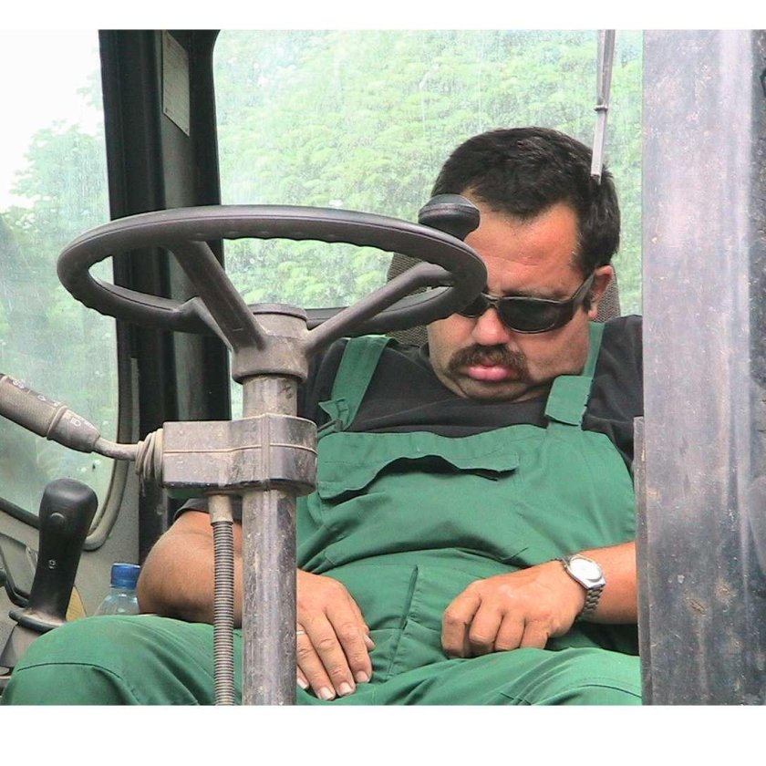 Деревенский тракторист