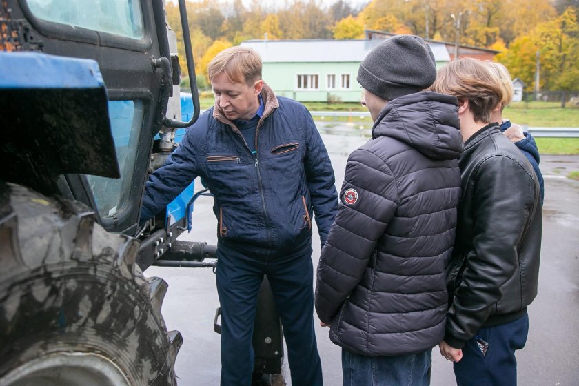 Фото молодых трактористов