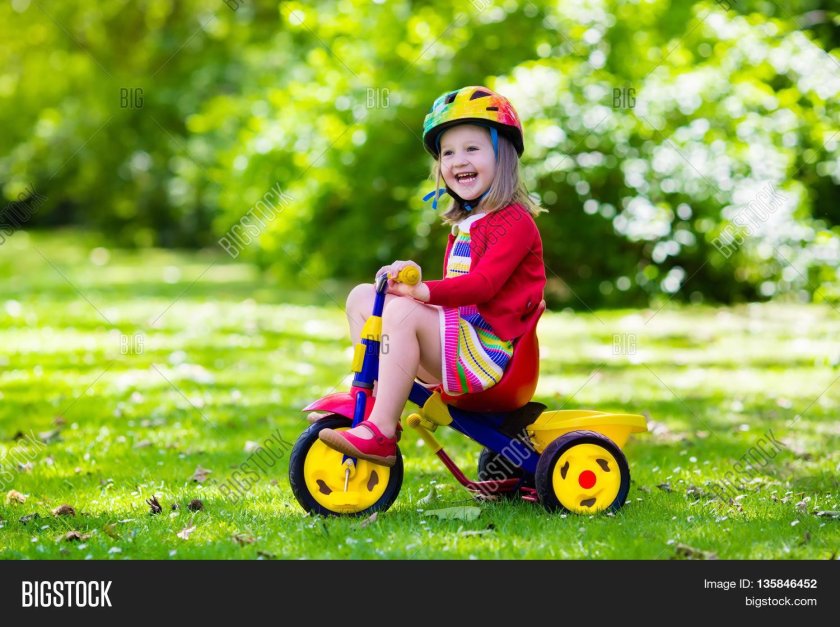 Трехколесный велосипед для девочки