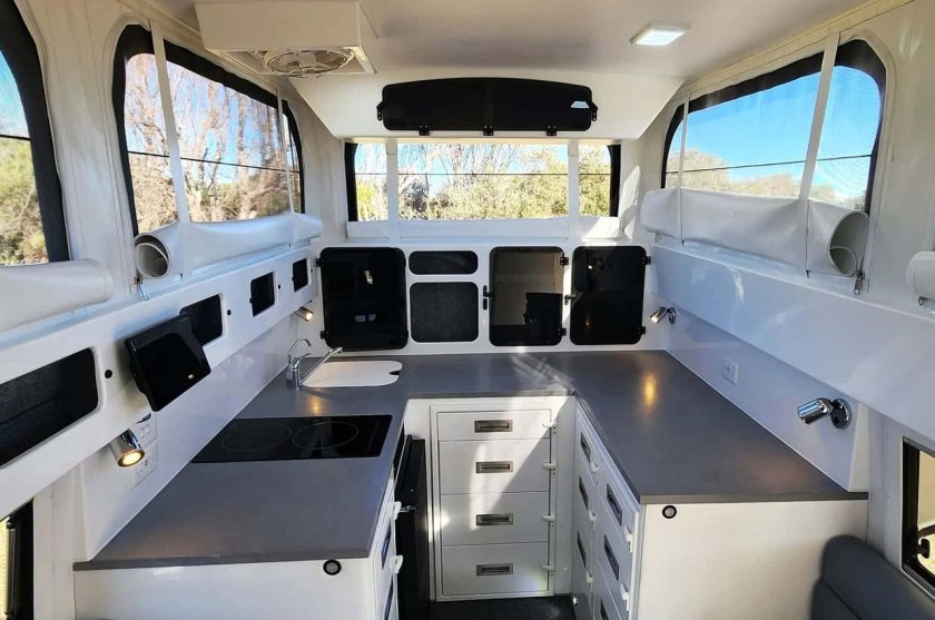 Дефендер Camper 6x6