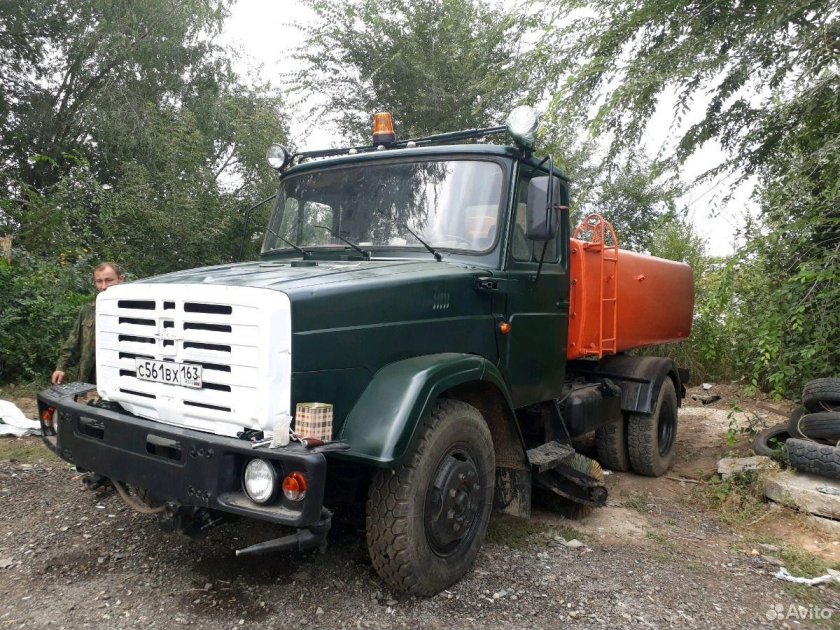 ЗИЛ С щеткой