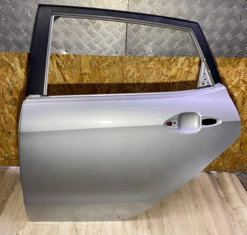Дверь задняя правая hyundai solaris 1