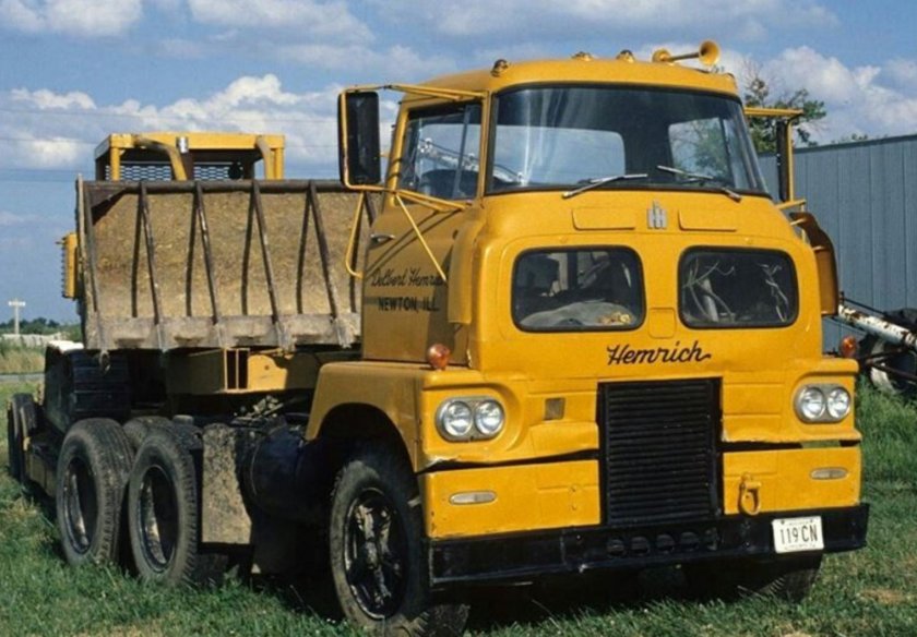 Старые грузовики