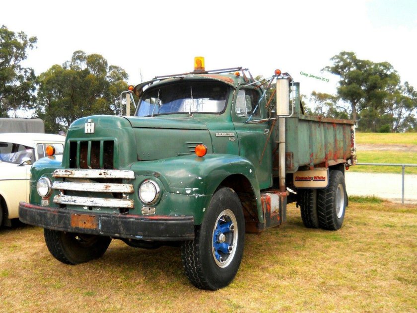 International Harvester r-200
