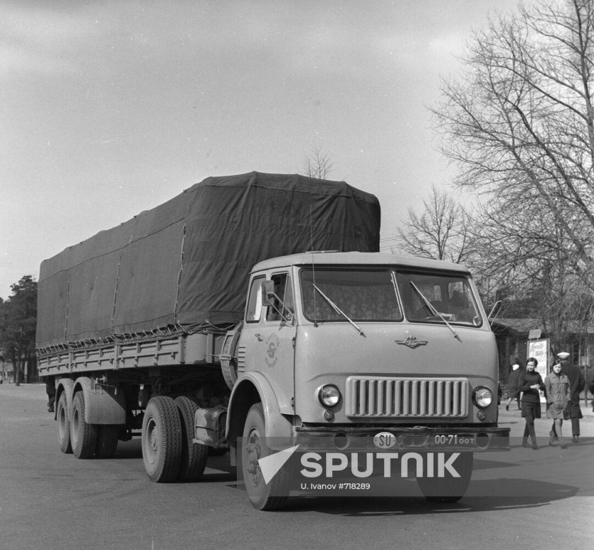 Автомобиль МАЗ 504