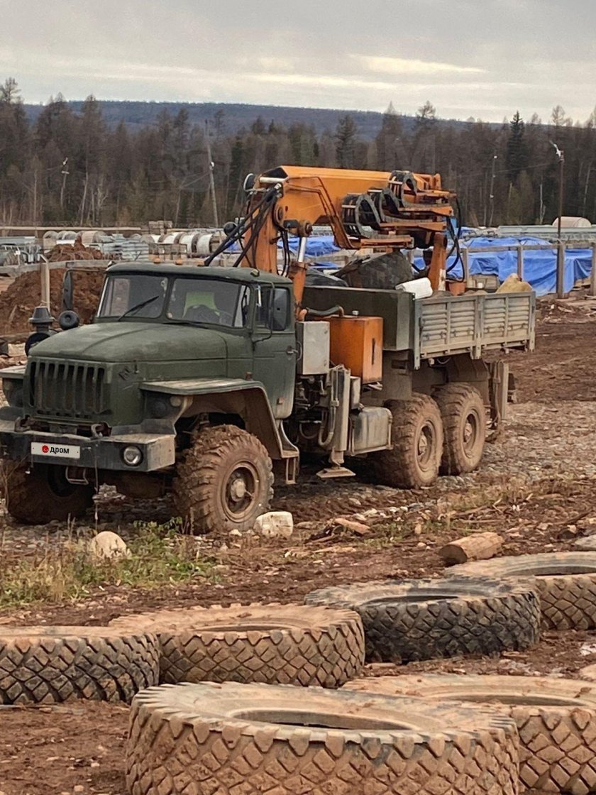 Урал 4320 лесовоз с гидроманипулятором