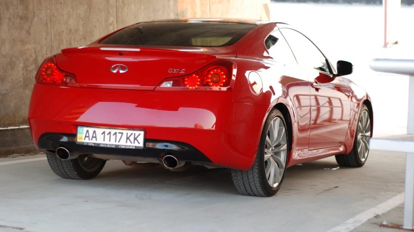 Инфинити g37 сзади