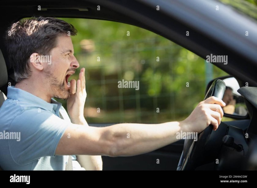 Мужчина за рулем