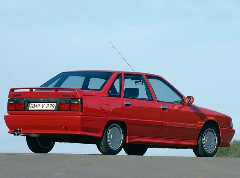 Renault 21 седан