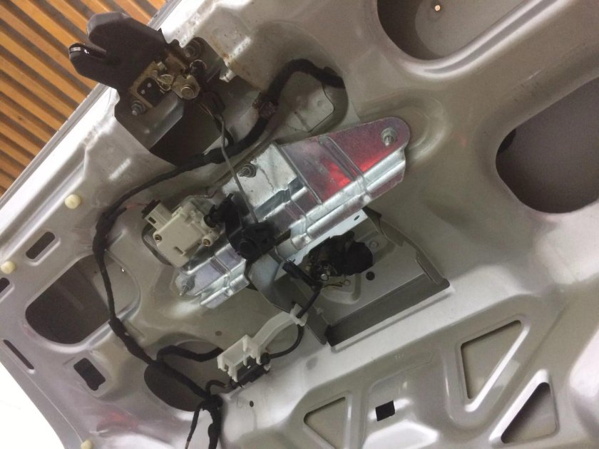 Концевик багажника Фольксваген Пассат б7