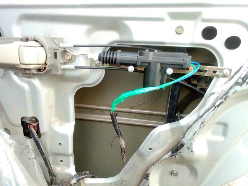 Электропривод активатор замка ВАЗ 2115