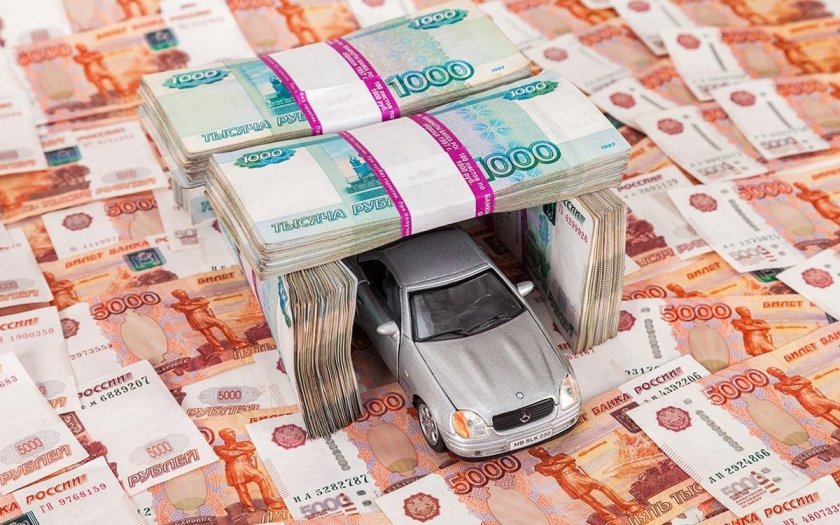 Деньги в машине