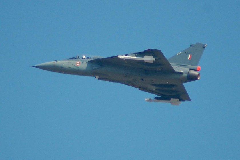 Самолет Tejas