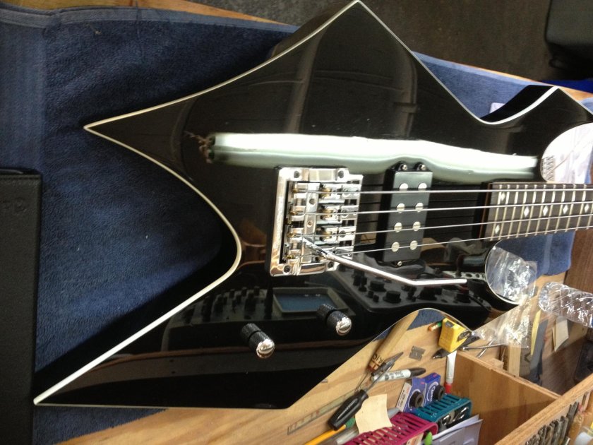 Бас гитара с тремоло