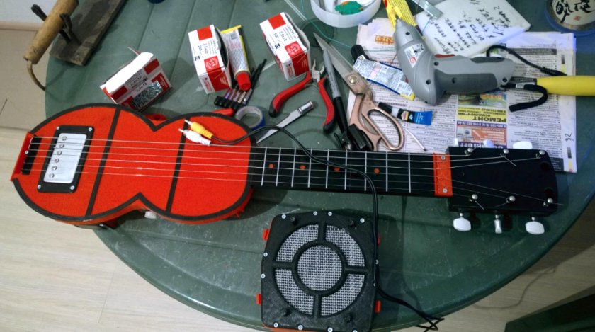 Тревел гитара с динамиком