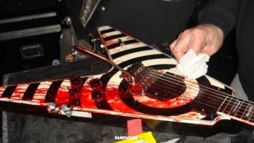 Закк Уайлд кровь на гитаре