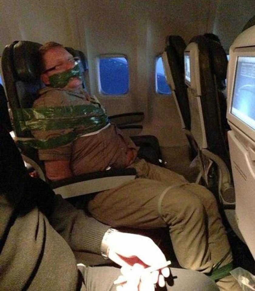 Пьяный пассажир в самолете